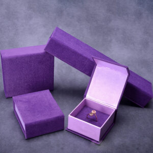 Wholesale Customized Package Velvet Paper Jewelry Box Magnetic Box